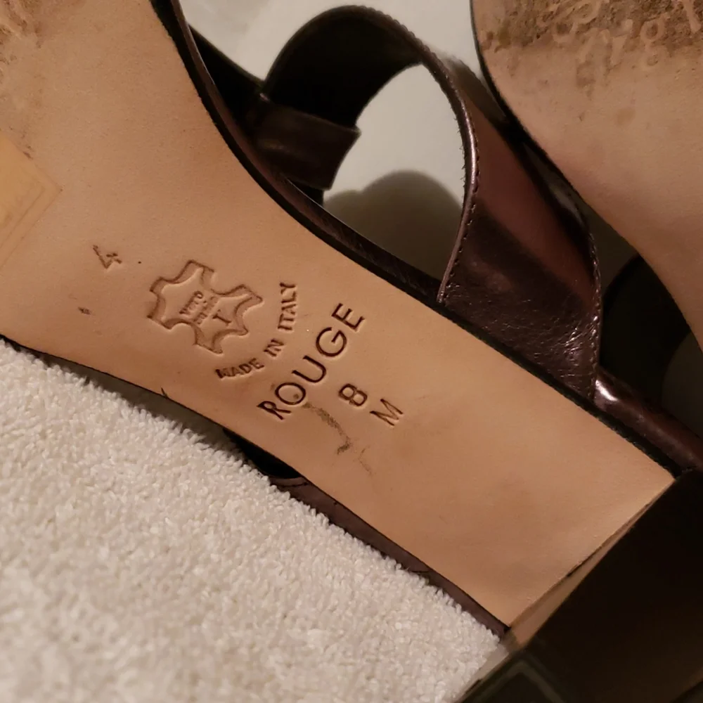 BRIGHTON Rouge Heels - Picture 7 of 8